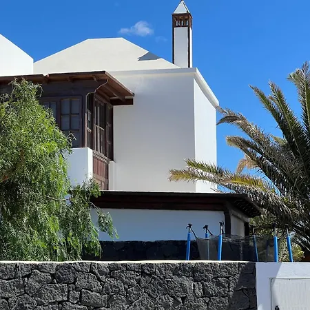 Lovely Atienza 99 With Hot Tub Playa Blanca (Lanzarote)