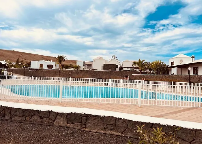 Lovely Villa Atienza 99, Communal Pool, Private Hot Tub Vakantiehuis *