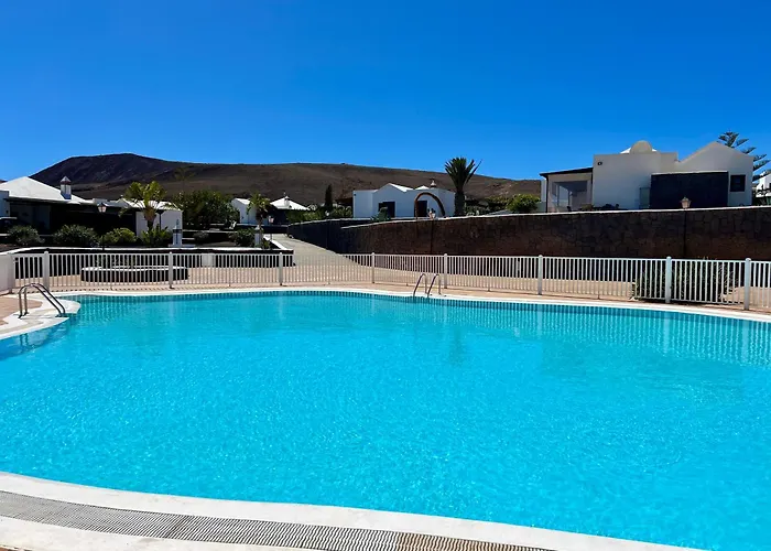 Lovely Villa Atienza 99, Communal Pool, Private Hot Tub Vakantiehuis