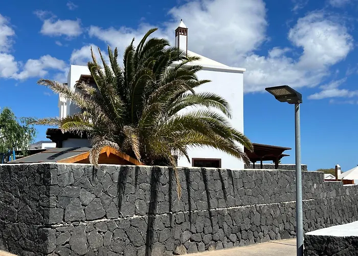 Lovely Villa Atienza 99, Communal Pool, Private Hot Tub Vakantiehuis Playa Blanca (Lanzarote)