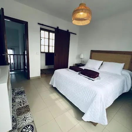 Σπίτι διακοπών Lovely Atienza 99 With Hot Tub