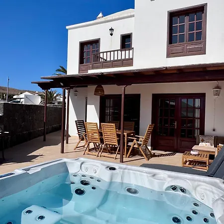 Lovely Atienza 99 With Hot Tub *