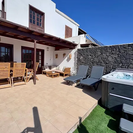 Lovely Villa Atienza 99, Communal Pool, Private Hot Tub Casa de Férias Playa Blanca (Lanzarote)