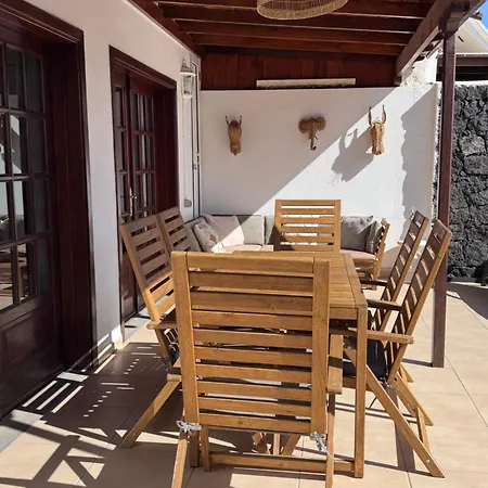 Lovely Villa Atienza 99, Private Hot Tub, Communal Pool Playa Blanca (Lanzarote)