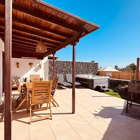 Lovely Villa Atienza 99, Communal Pool, Private Hot Tub Playa Blanca (Lanzarote)