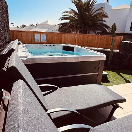 Σπίτι διακοπών Lovely Atienza 99 With Hot Tub *