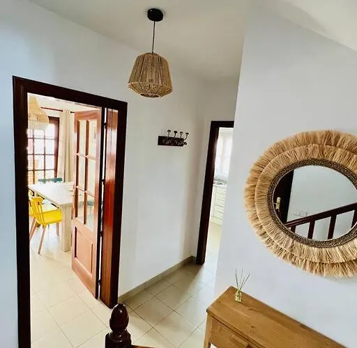 Lovely Villa Atienza 99, Communal Pool, Private Hot Tub Tatil Evi Playa Blanca