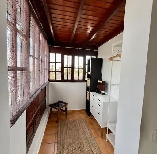 Hébergement de vacances Lovely Villa Atienza 99, Communal Pool, Private Hot Tub Playa Blanca (Lanzarote)