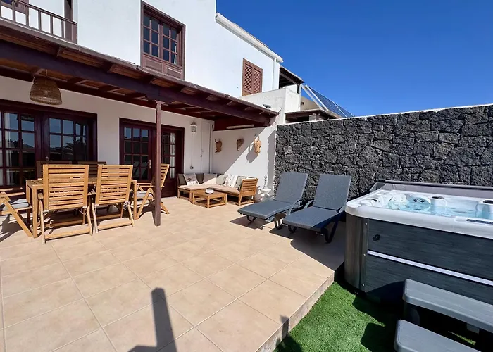 Lovely Villa Atienza 99, Communal Pool, Private Hot Tub Hébergement de vacances Playa Blanca (Lanzarote)