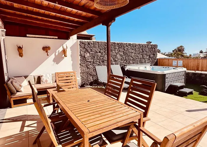 Lovely Villa Atienza 99, Communal Pool, Private Hot Tub *