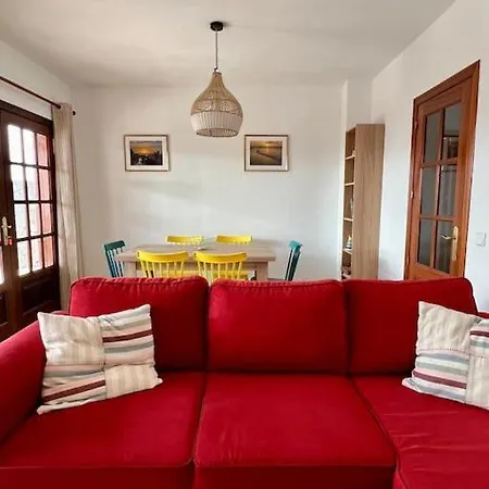 Дом отдыха Lovely Atienza 99 With Hot Tub