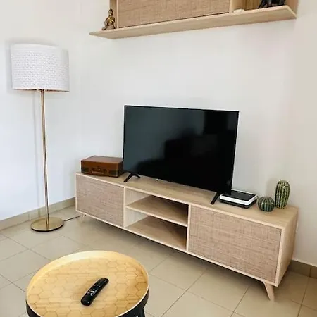 Дом отдыха Lovely Atienza 99 With Hot Tub *