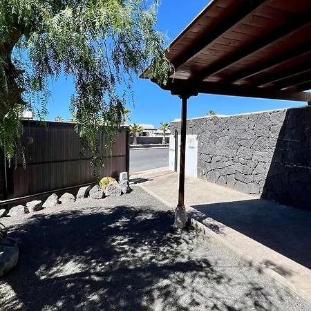 Дом отдыха Lovely Atienza 99 With Hot Tub